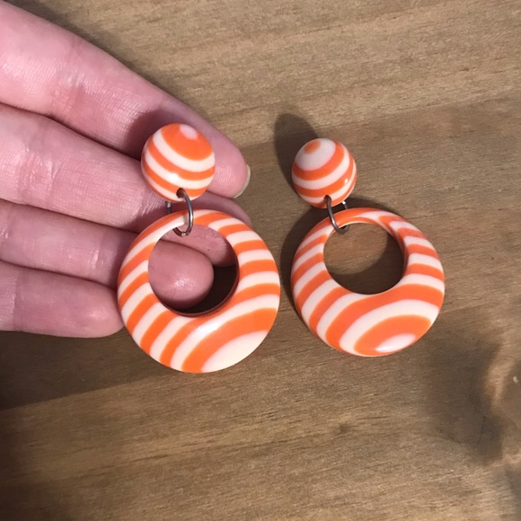 Retro Earrings - Picture 3 of 3